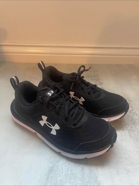 Under Armour Kids Black & White Comfort Deluxe System Sneakers